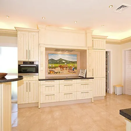 Nueva Andalucia Villa *